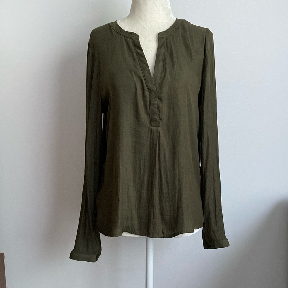 White House Black Market Hunter Green Combo Material Long Sleeve Top w Vneck